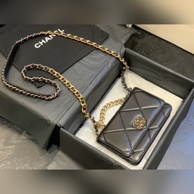 CHANEL Ручная сумка с двойным логотипом и ромбовидным узором Моде