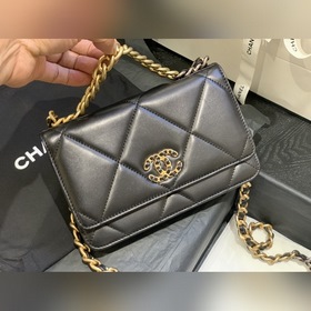 CHANEL Ручная сумка с двойным логотипом и ромбовидным узором Моде