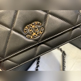 CHANEL Ручная сумка с двойным логотипом и ромбовидным узором Моде