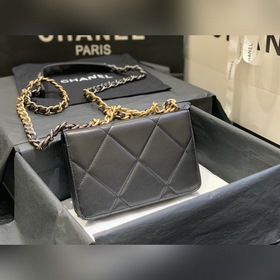 CHANEL Ручная сумка с двойным логотипом и ромбовидным узором Моде