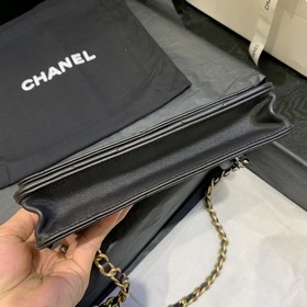 CHANEL Ручная сумка с двойным логотипом и ромбовидным узором Моде