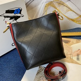 CHANEL Ретро-сумка из телячьей кожи с ромбовидным узором и ремешк
