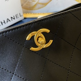 CHANEL Ретро-сумка из телячьей кожи с ромбовидным узором и ремешк