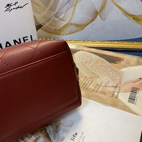 CHANEL Ретро-сумка из телячьей кожи с ромбовидным узором и ремешк