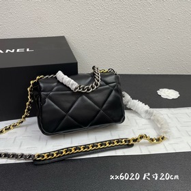 CHANEL 19 сумка серебряной застежкой и цепочкой Сумка, представле