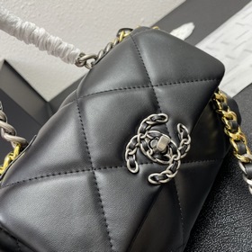 CHANEL 19 сумка серебряной застежкой и цепочкой Сумка, представле