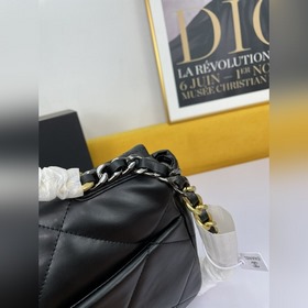 Chanel маленькая сумка из овечьей кожи с одним плечевым ремнем, м
