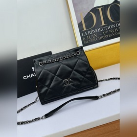 Chanel маленькая сумка из овечьей кожи через плечо, модель № 1819