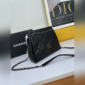 Chanel маленькая сумка из овечьей кожи через плечо, модель № 1819