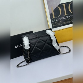 Chanel маленькая сумка из овечьей кожи через плечо, модель № 1819