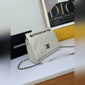 Chanel маленькая сумка из овечьей кожи через плечо, модель № 1819