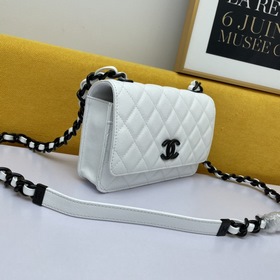 Сумка Chanel с цепочкой и узором виде шариков, модель Woc, номер 
