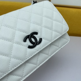 Сумка Chanel с цепочкой и узором виде шариков, модель Woc, номер 