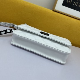 Сумка Chanel с цепочкой и узором виде шариков, модель Woc, номер 