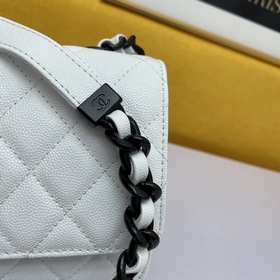 Сумка Chanel с цепочкой и узором виде шариков, модель Woc, номер 