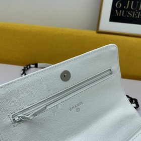 Сумка Chanel с цепочкой и узором виде шариков, модель Woc, номер 