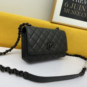 Сумка Chanel с цепочкой и узором виде шариков, модель Woc, номер 