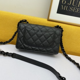 Сумка Chanel с цепочкой и узором виде шариков, модель Woc, номер 