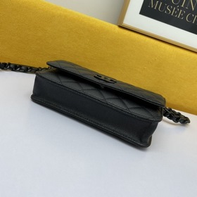 Сумка Chanel с цепочкой и узором виде шариков, модель Woc, номер 
