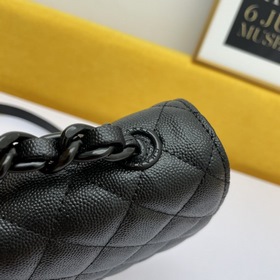 Сумка Chanel с цепочкой и узором виде шариков, модель Woc, номер 