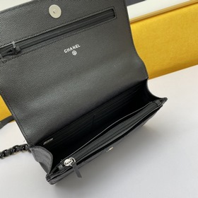 Сумка Chanel с цепочкой и узором виде шариков, модель Woc, номер 