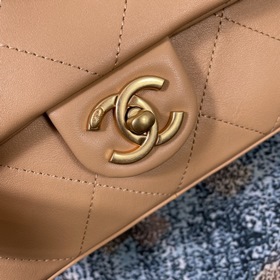 Новая сумка Chanel с крышкой Модель AS2842 Новая сумка Chanel с 
