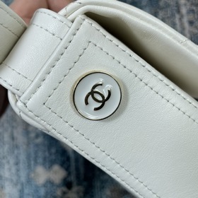 Новая сумка Chanel с крышкой Модель AS2842 Новая сумка Chanel с 