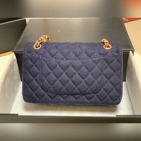 CHANEL Модель 01112 Сумка с клапаном и цепочкой через плечо Сумк