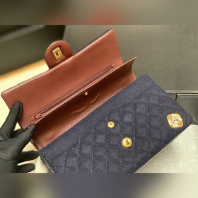 CHANEL Модель 01112 Сумка с клапаном и цепочкой через плечо Сумк