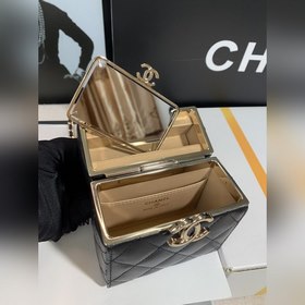 Chane l22 Новая сумка-коробка через плечо Это модель, которая, не
