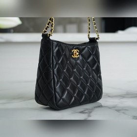 CHANEL 22P ретро-сумка в стиле хиппи Изготовлена из блестящей кож