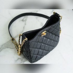 CHANEL 22P ретро-сумка в стиле хиппи Изготовлена из блестящей кож