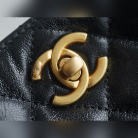CHANEL 22P ретро-сумка в стиле хиппи Изготовлена из блестящей кож