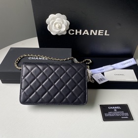 CHANEL WOC цепочка, клатч с откидной крышкой Верх из кожи бычка, 