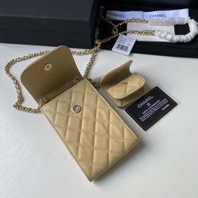 CHANEL Сумка для телефона с буквой « » из кожи первого слоя с нов