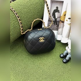 CHANEL косметичка Сумка через плечо Мне очень нравится эта малень