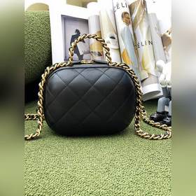 CHANEL косметичка Сумка через плечо Мне очень нравится эта малень