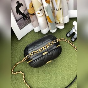 CHANEL косметичка Сумка через плечо Мне очень нравится эта малень