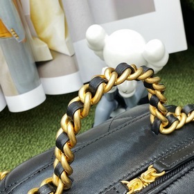 CHANEL косметичка Сумка через плечо Мне очень нравится эта малень