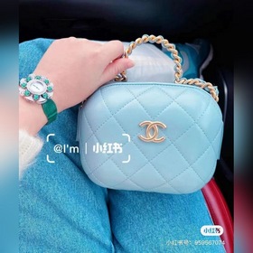 CHANEL косметичка Сумка через плечо Мне очень нравится эта малень