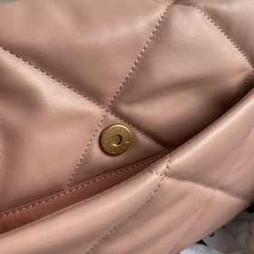 Средняя сумка Chanel сочетает в себе все классические черты подуш