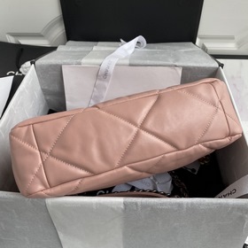 Средняя сумка Chanel сочетает в себе все классические черты подуш