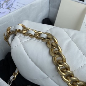 Маленькая сумка Chanel осень-зима 2019 сочетает в себе все класси