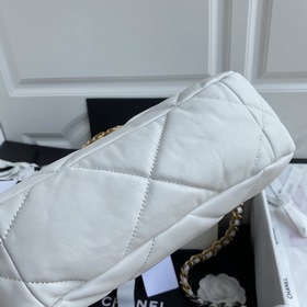 Маленькая сумка Chanel осень-зима 2019 сочетает в себе все класси