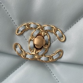 Маленькая сумка Chanel 20 лет в новом цвете. Сочетание всех класс