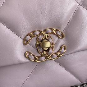Маленькая сумка Chanel осень-зима 2019 сочетает в себе все класси