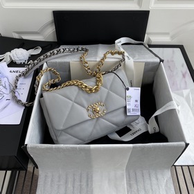 Маленькая сумка Chanel осень-зима 2019 сочетает в себе все класси