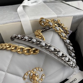 Маленькая сумка Chanel осень-зима 2019 сочетает в себе все класси