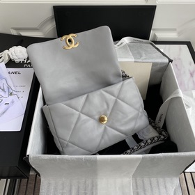 Маленькая сумка Chanel осень-зима 2019 сочетает в себе все класси