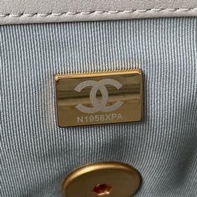 Маленькая сумка Chanel осень-зима 2019 сочетает в себе все класси